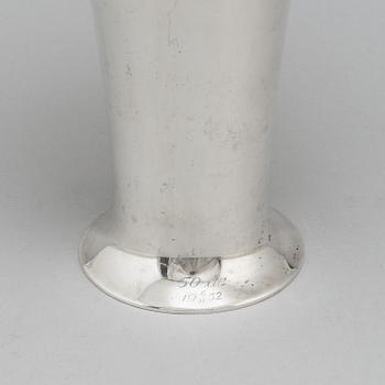 CG HALLBERG, a silver vase, 1910, 456 gram.