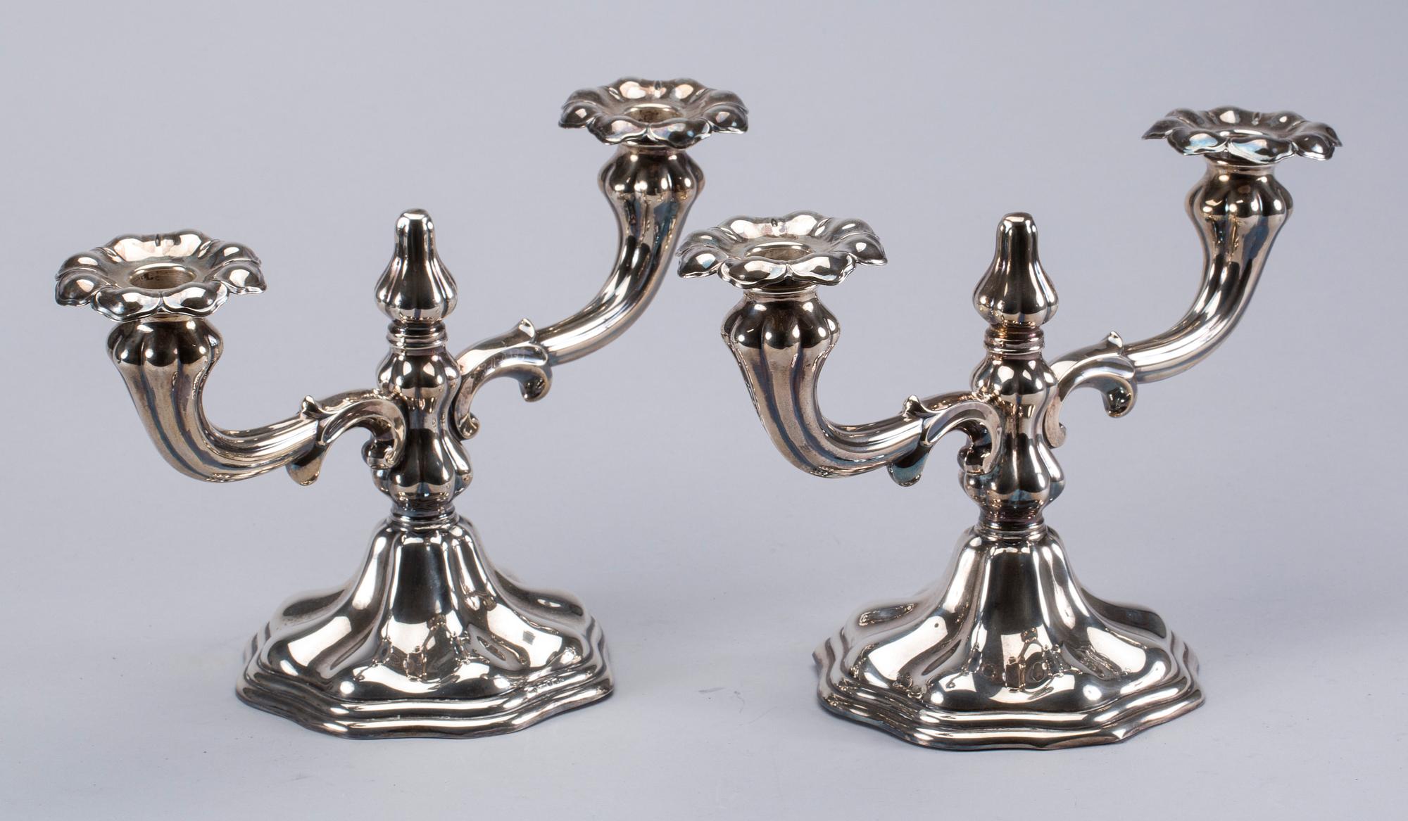 KANDELABRAR, ett par, CG Hallberg 1935, vikt med fyllning 1440 gr.