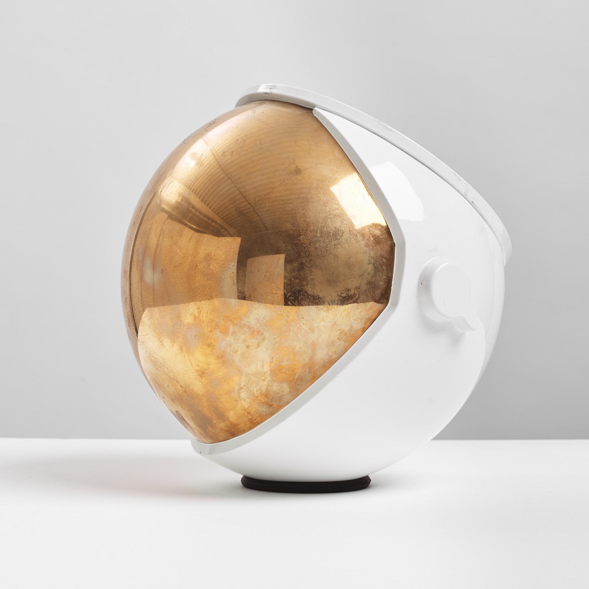 Jone Kvie, "Helmet".