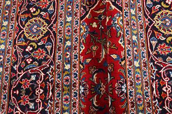 A carpet, Kashan, ca 497 x 298 cm.
