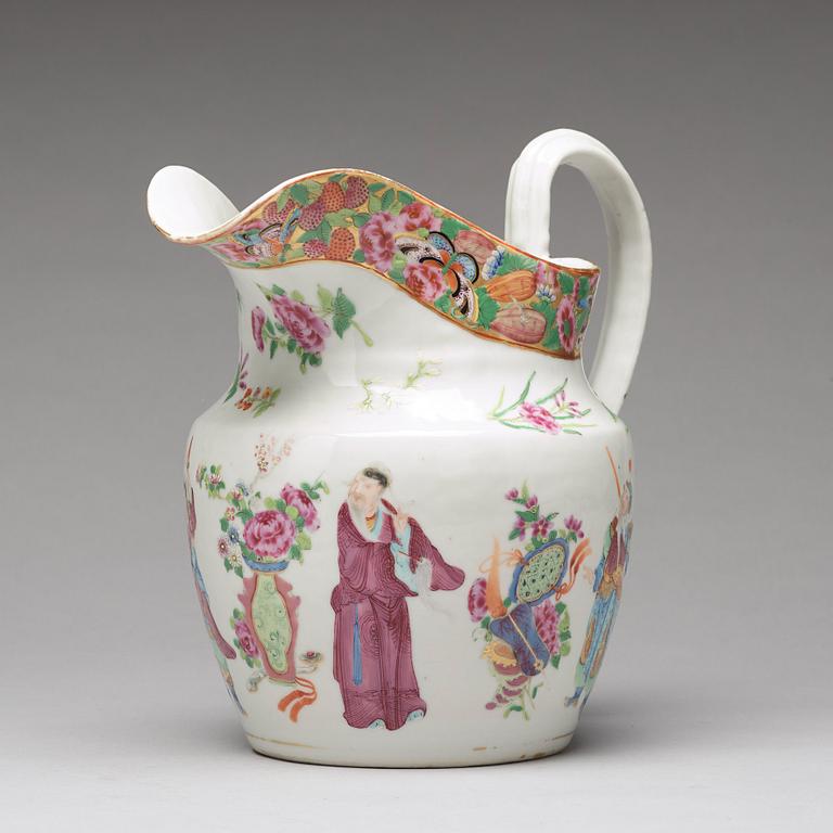 A large Canton famille rose ewer, Qing dynasty, 19th Century.