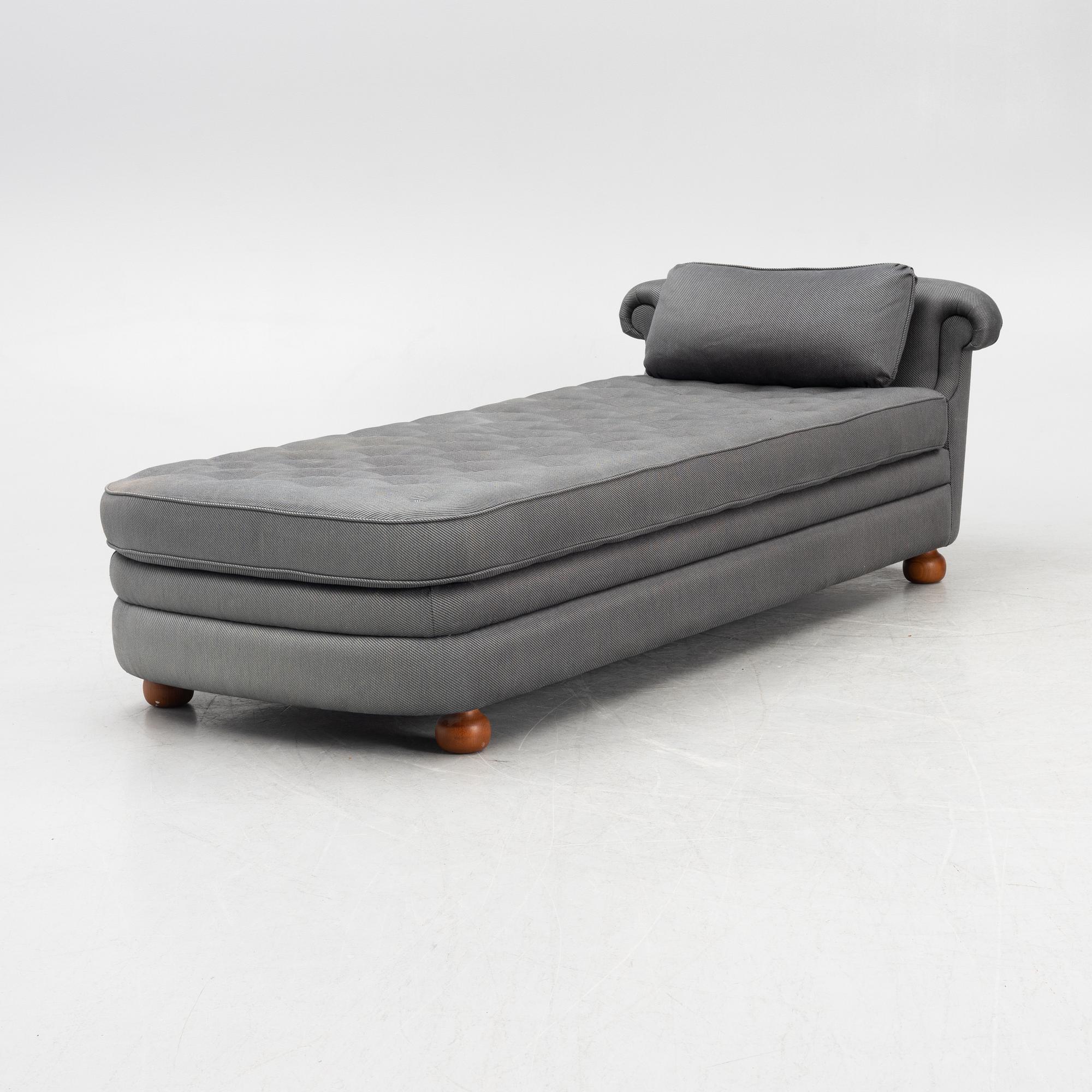 Josef Frank, couch/ dagbädd, modell 775, O.H Sjögren, 2017, Firma Svenskt Tenn.