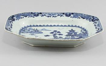 SKÅLFAT, porslin, Kina, 1700-tal.