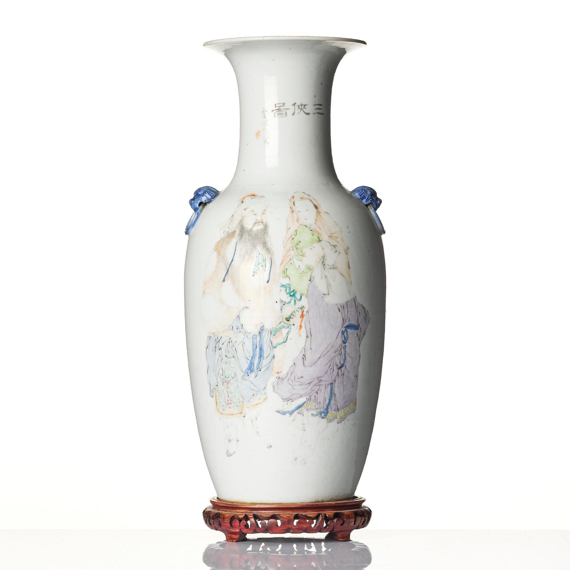 A blue and white an polychrome vase, late Qing dynasty.