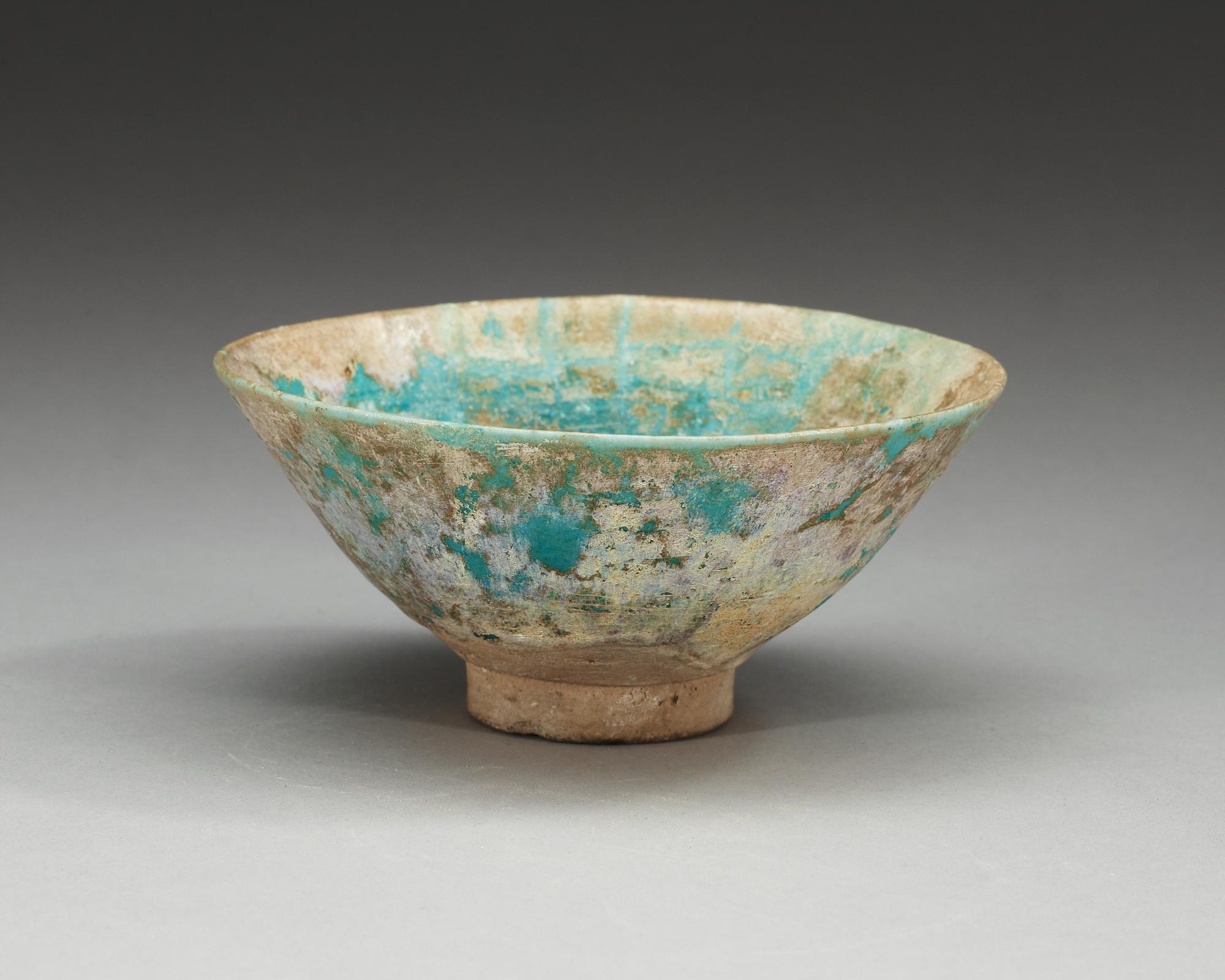 BOWL, pottery. Turquoise glaze. Diameter 16 cm. Persia 13th century, probably Keshan.