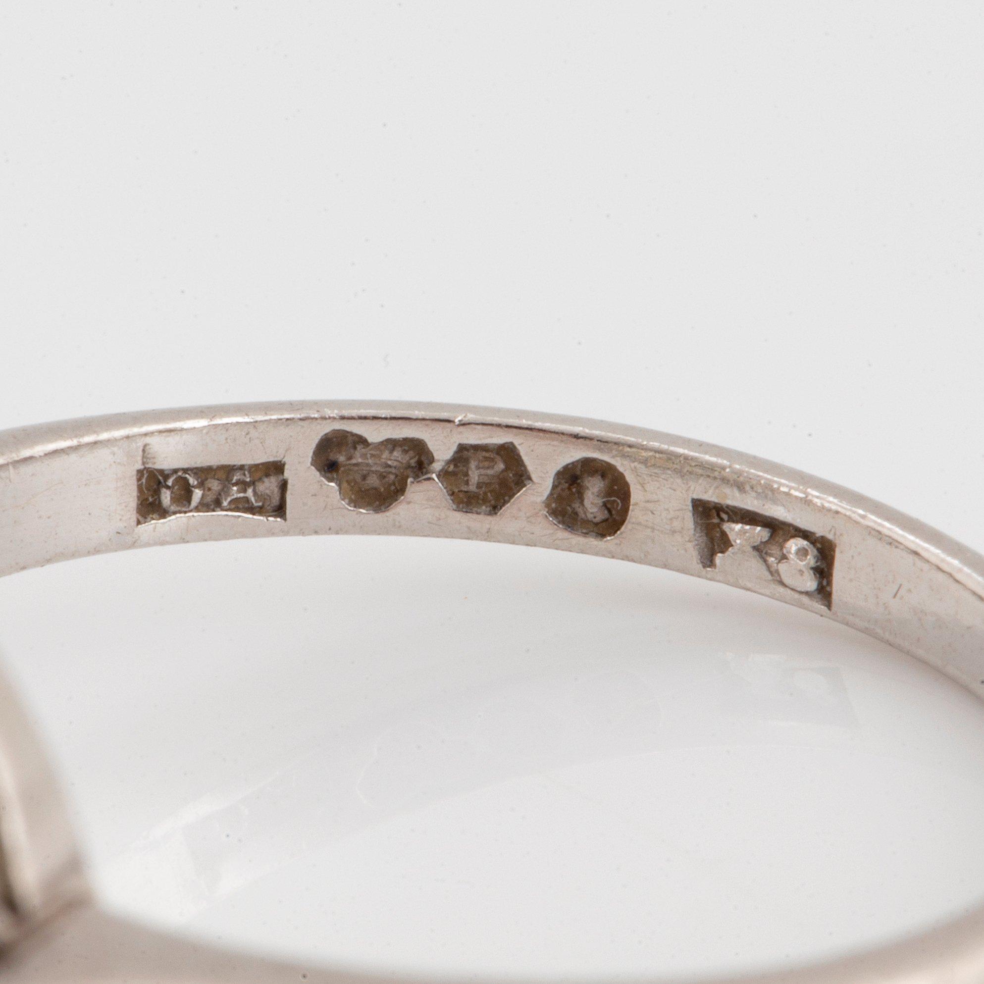 Ring platina med en gammalslipad diamant ca 5.50 ct kvalitet ca O/R vs.