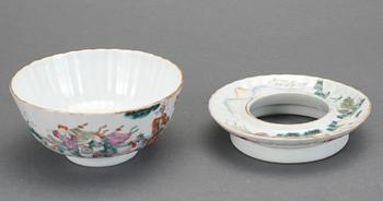 SKÅL PÅ SOCKEL, porslin, 1800-talets slut/1900-talets början.