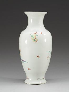 A famille rose vase, first half of the 20th Century.