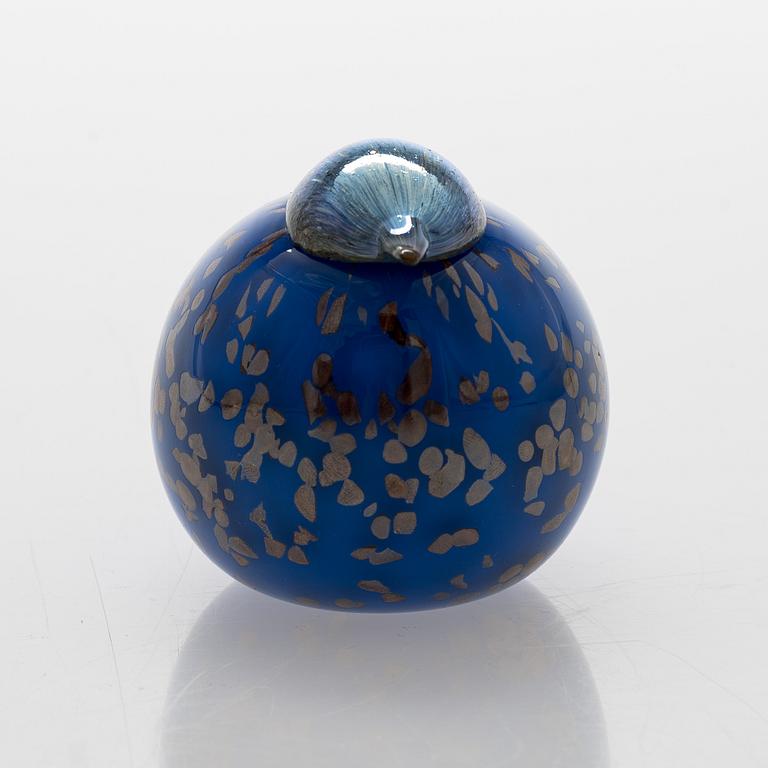 Oiva Toikka,  a glass bird signed O. Toikka Iittala 2017, numbered 1243/2017.