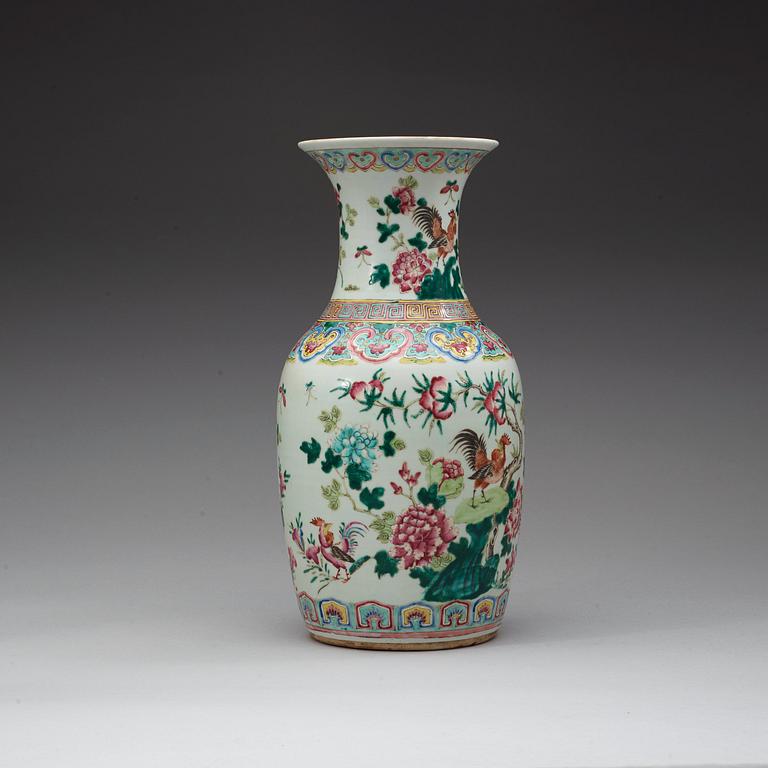 A famille rose vase, Qing dynasty late 19th century.