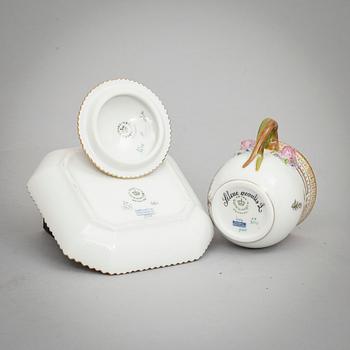 CREMEKOPP PÅ FAT, porslin, Royal Copenhagen "Flora Danica".