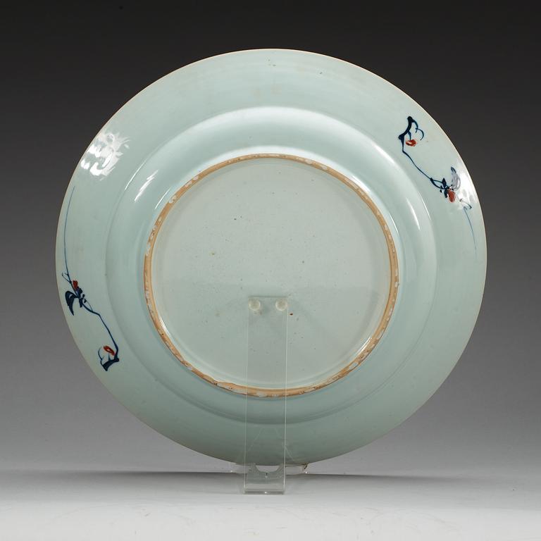 An imari-verte charger, Qing dynasty, Kangxi (1662-1722).