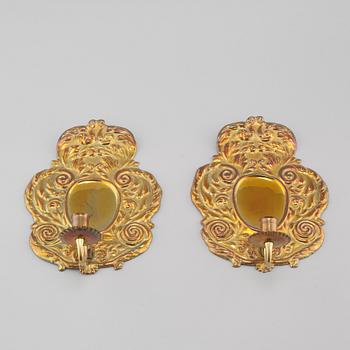 A pair of wallplates made of brass, 20th century.