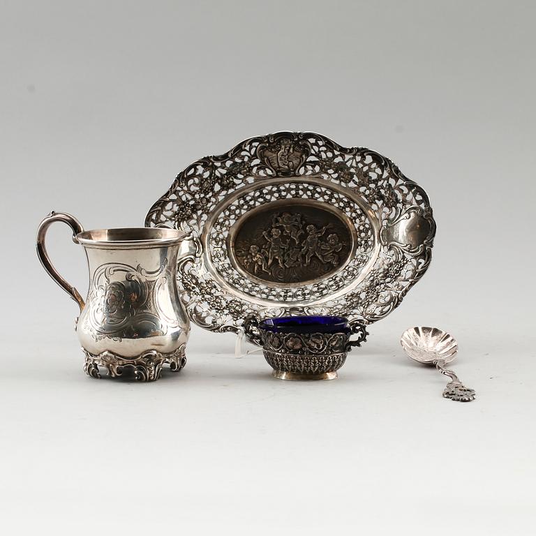 SILVERFÖREMÅL, 4 st, 1800-/1900-tal. Vikt ca 309 g.