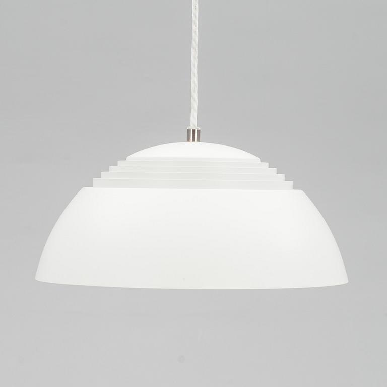 TAKLAMPA, "Lilla AJ-pendel", Arne Jacobsen, Louis Poulsen.