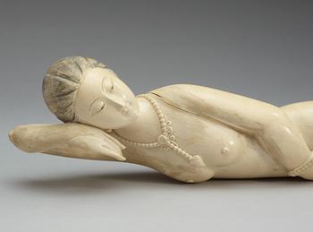 An ivory sculpture/medicin doll, Qing dynasty, ca 1900.