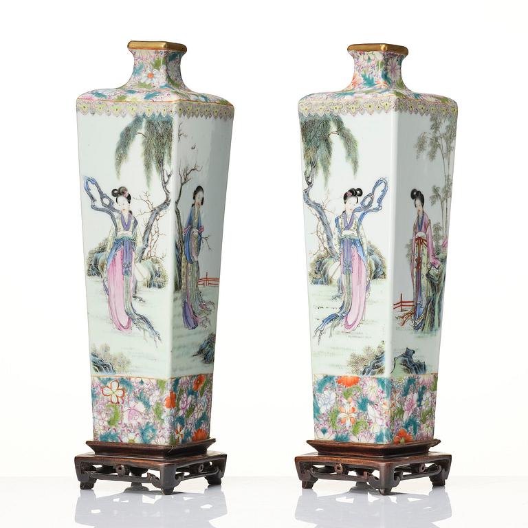 A pair of Chinese 'mille fleur' vases, Republic period, 20th century.