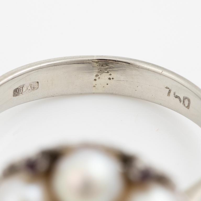 Ring 18K vitguld med pärlor och rubiner.