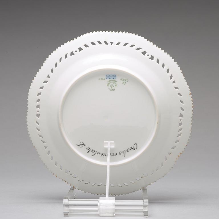 A set of 12 Royal Copenhagen 'Flora Danica' dessert dishes, Denmark, 20th Century.