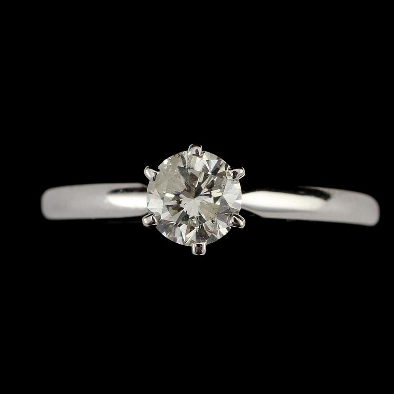 RING, 14k vitguld med briljantslipad diamant 0.58 ct. Vikt 2 g.