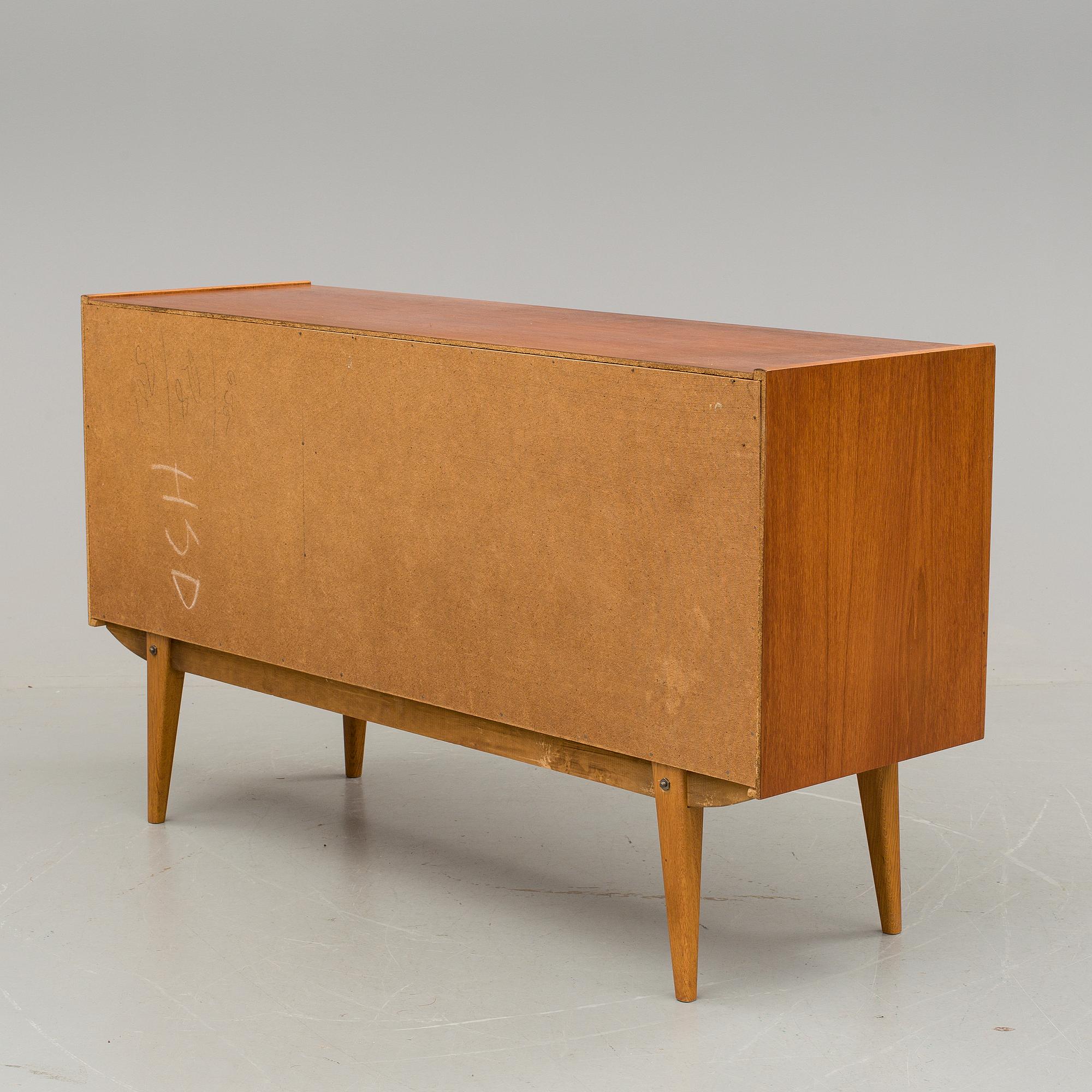 SIDEBOARD, 1900-talets mitt.