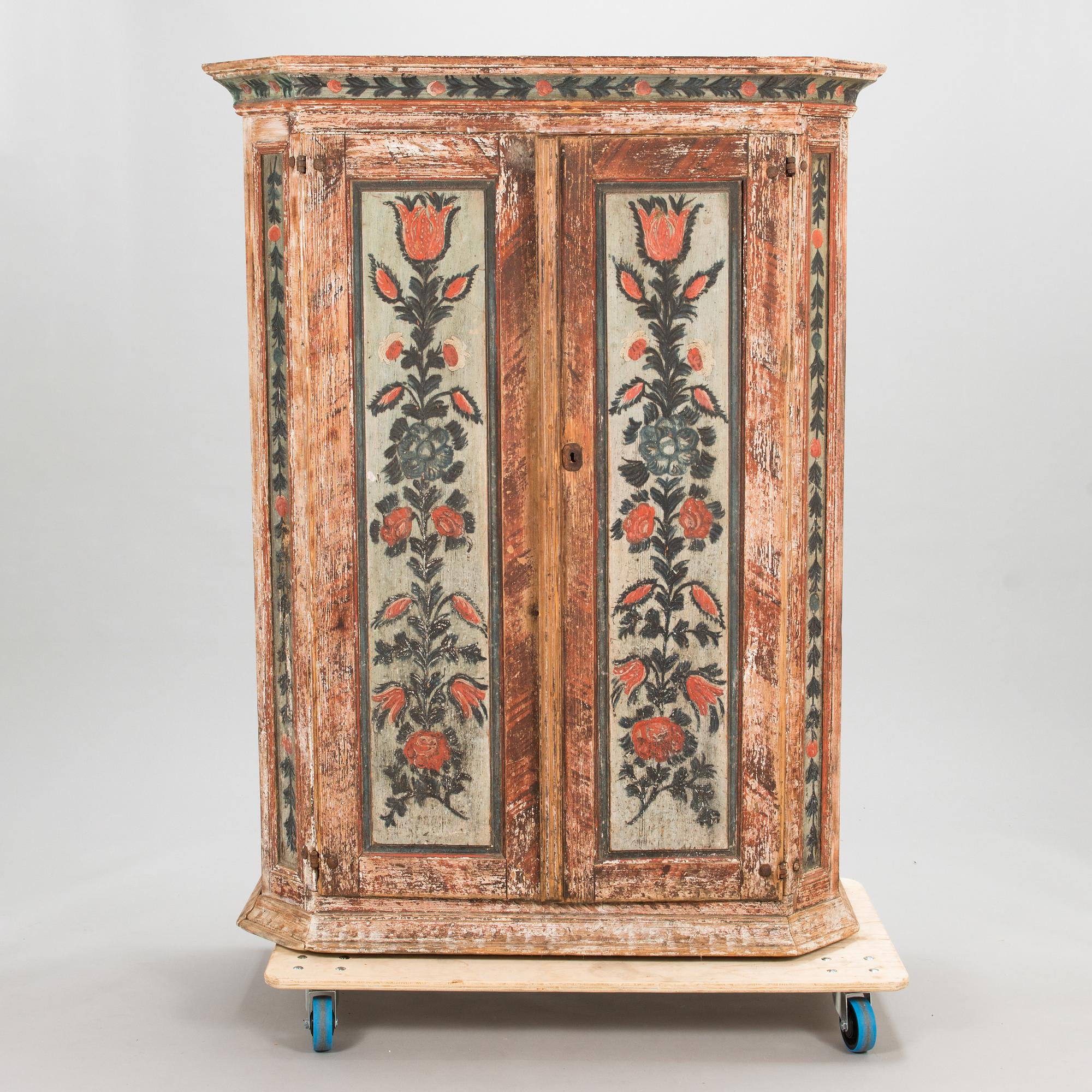 Skåp daterad, märkt EES ÅT daterad 1805.