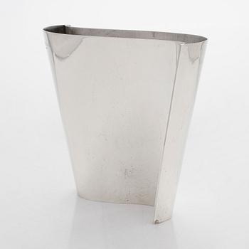 Pekka Piekäinen, a 'Finlandia' sterling silver vase for Platinoro, Turku, Finland.