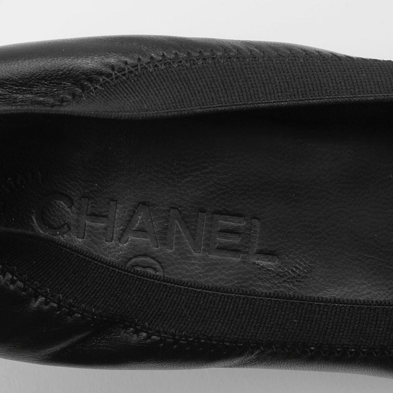 CHANEL, a pair of pumps. Size 40.