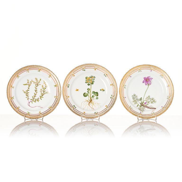 Tallrikar, åtta stycken, porslin. Royal Copenhagen, 'Flora Danica', Danmark, 1900-tal.
