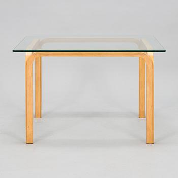 Alvar Aalto 'Y805B' coffee table for Artek 1970s.