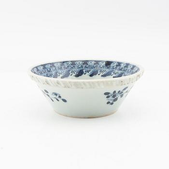 A Chinese blue and white porcelain bowl, Qing dynasty, 18th century.