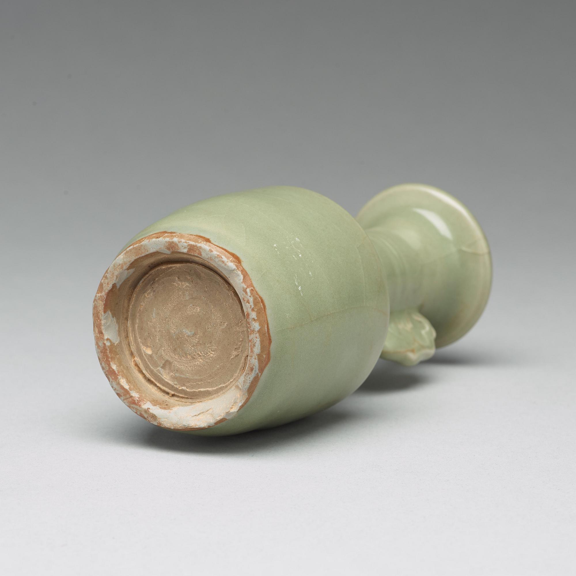 A mallet shaped celadon glazed vase, Yuan/Ming dynasty.