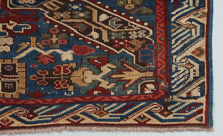 ANTIQUE ZEICHUR RUNNER.