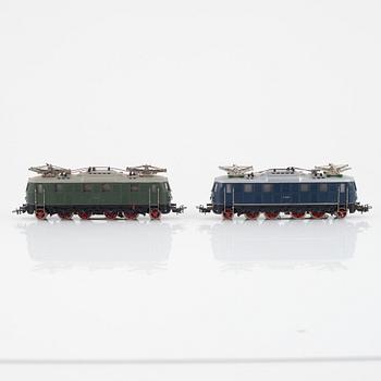 Märklin, two electrical locomotives, model 800 and 3023, gauge 800.