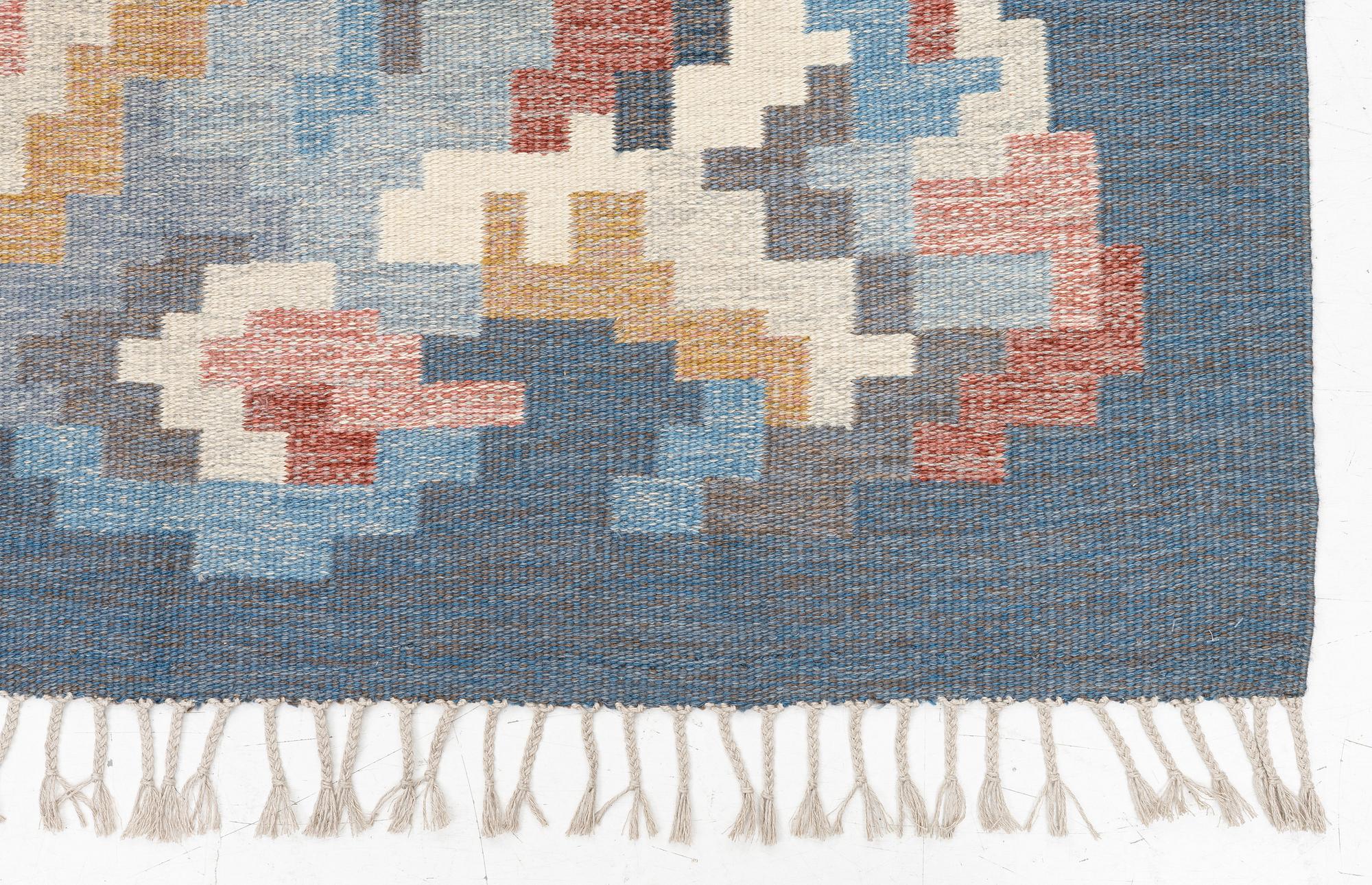 Erik Lundberg, Vävaregården, rug “Korall blå”, rölakan, 240 x 170 cm, signed V.