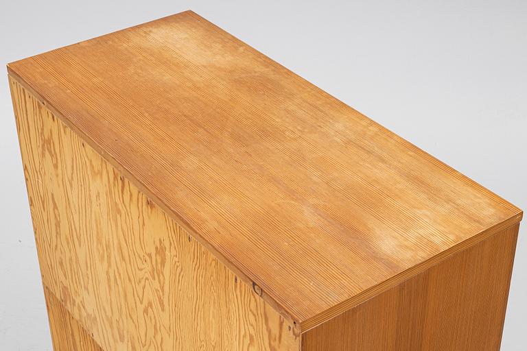 A chest of drawers, 1960s/70s.