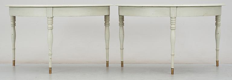 HALVMÅNEBORD, ett par, 1800-tal.
