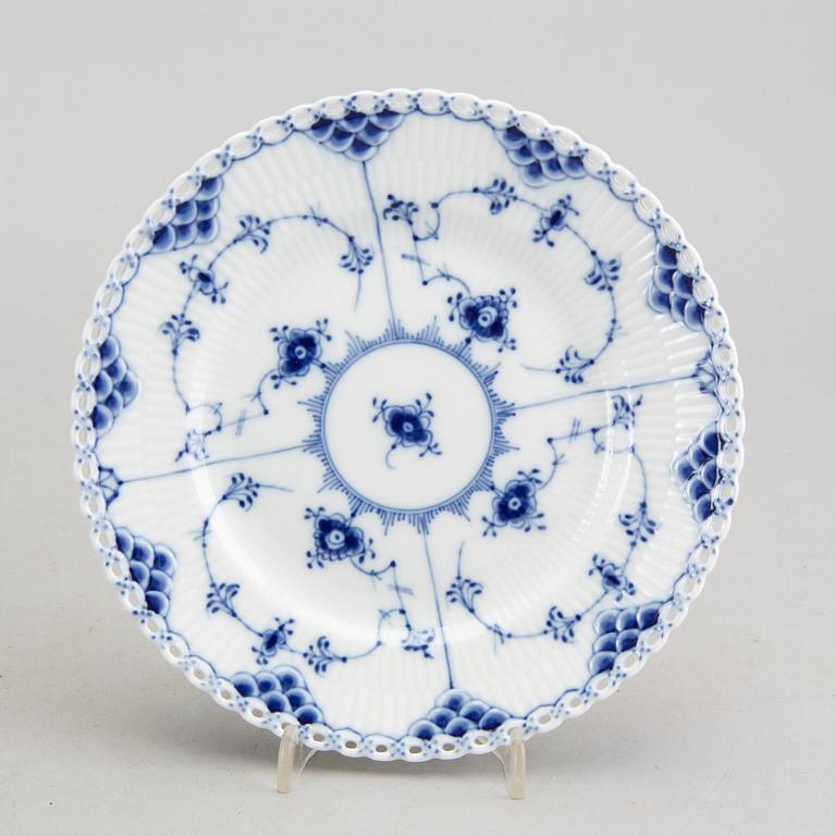 Servis 27 dlr Musselmalet helblonde Royal Copenhagen Danmark porslin 1900-talets andra hälft.
