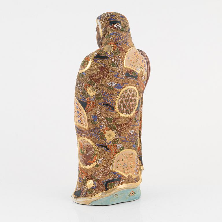 A large Japanse satsuma sculpture, early 20th Century.