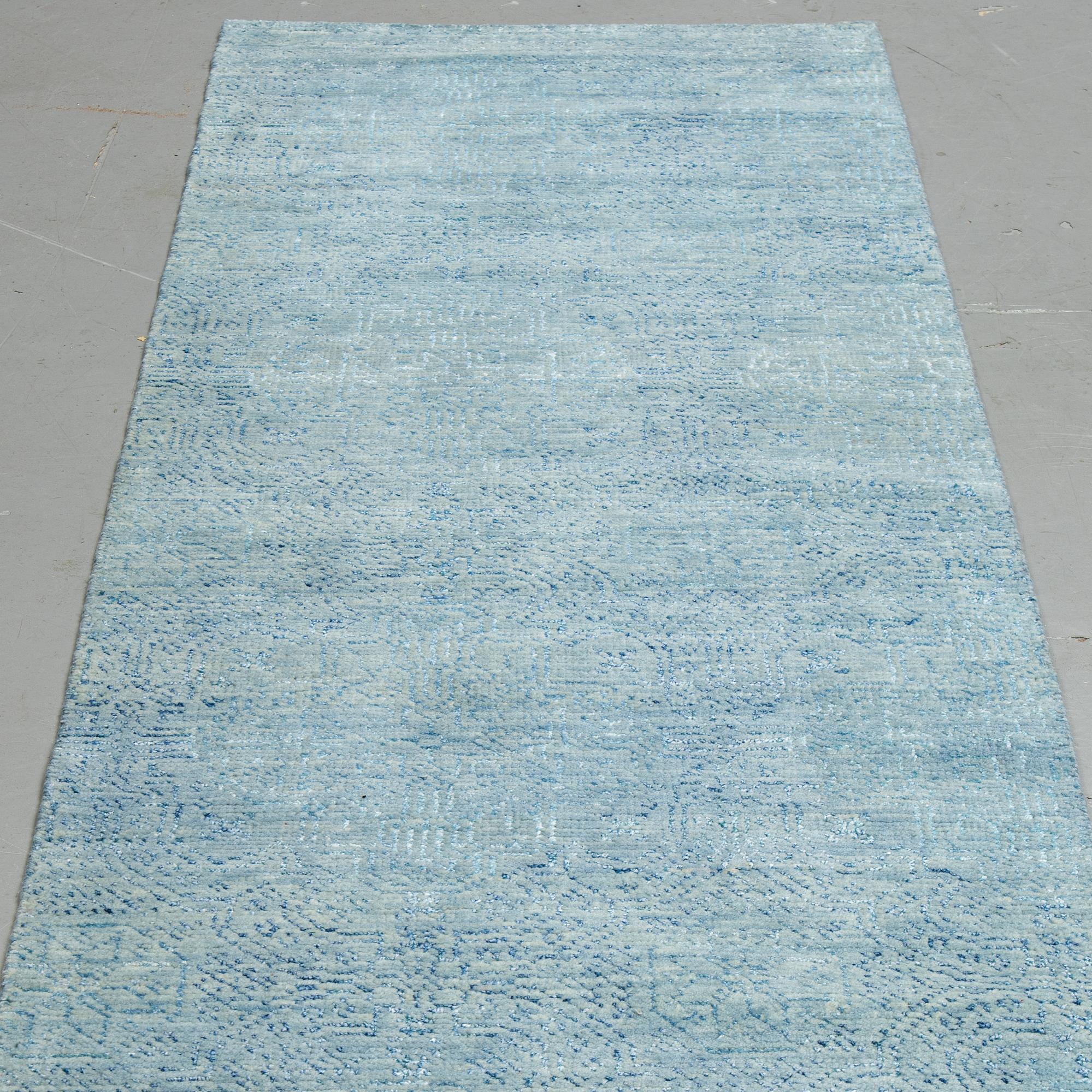A runner, Oriental, ca 305 x 82 cm.