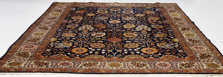 A semi-antique Tabriz carpet, c. 395 x 295 cm.