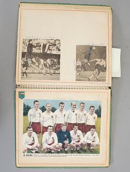 SAMLING FOTBOLLSAUTOGRAFER, bla Ryska landslaget -64, Benfica, Nacka Skoglund, Prawitz Öberg, 1960-70-tal.