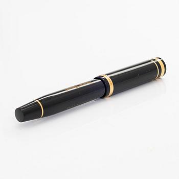Conway Stewart, a fountain pen, 'Steinway & Sons'.