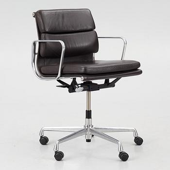 Charles & Ray Eames, kontorsstol, "Soft Pad Chair EA217", Vitra.