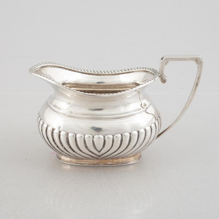 Te- och kaffeservis, 3 delar, samt sockerskål, silver, bl a E. Silver & Co, Sheffield, England 1946-47.