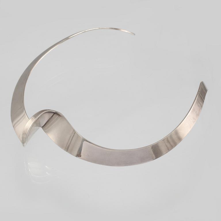 COLLIER, sterlingsilver, Karl Erik Palmberg för Alton, Falköping, 1978. Vikt 48,7 gram.