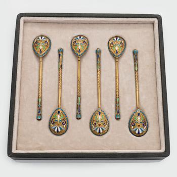 A set of six cloisonné enamel silver gilt teaspoons, Moscow 1898-1914.