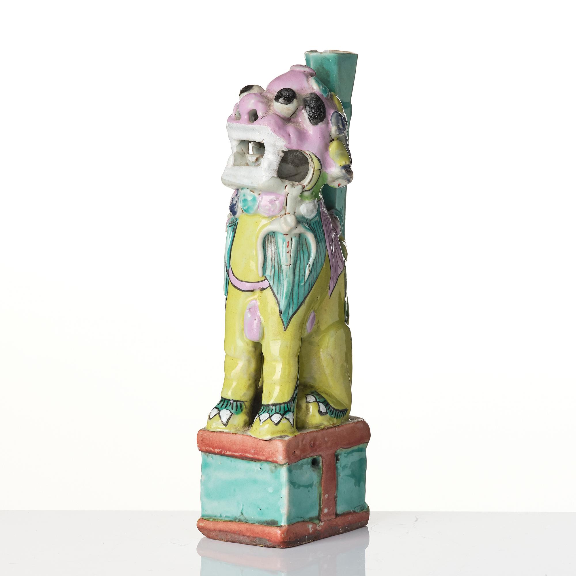 A Chinese famille rose porcelain joss stick holder, Qing dynasty, 18/19th century.
