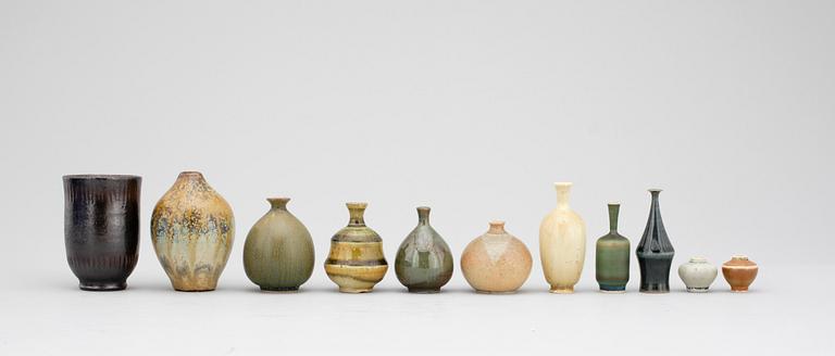 VASER, 11 st, miniatyrer, stengods, Wallåkra och Höganäs, 1900-tal.