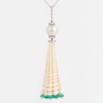 COLLIER, med odlade pärlor , diamanter och smaragdpärlor.